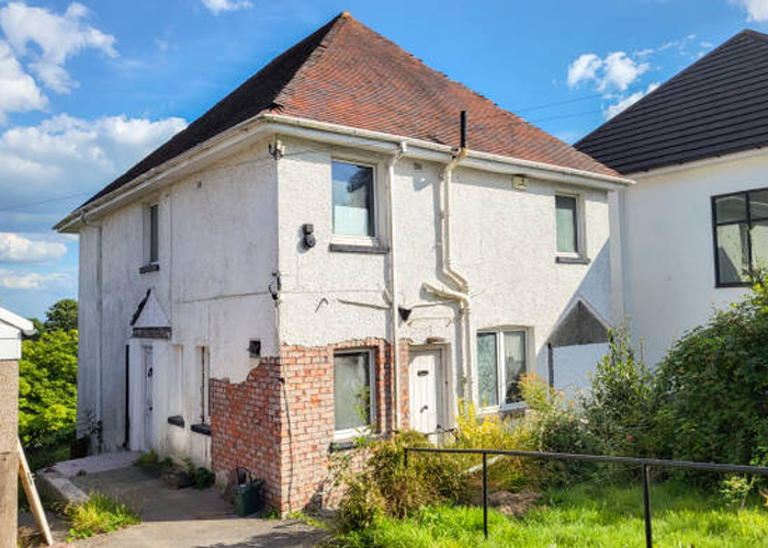 Read more about the article How to Close Distressed Property Deals Quickly in Bristol?